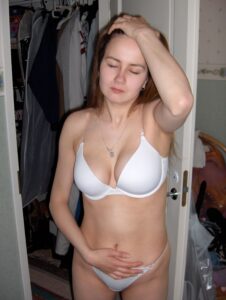 Read more about the article Mein geiler Nachbar Thomas: Die verbotene Nacht durchs Fenster