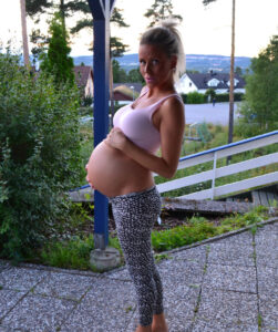 Read more about the article Meine verbotene Nacht mit dem Nachbarn – Voyeur-Lust am Fenster