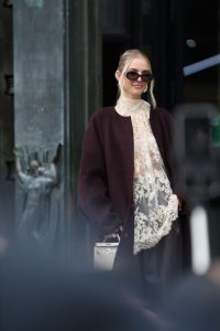 Read more about the article Die nackte Nachbarin gegenüber: Mein geiler Voyeur-Trip