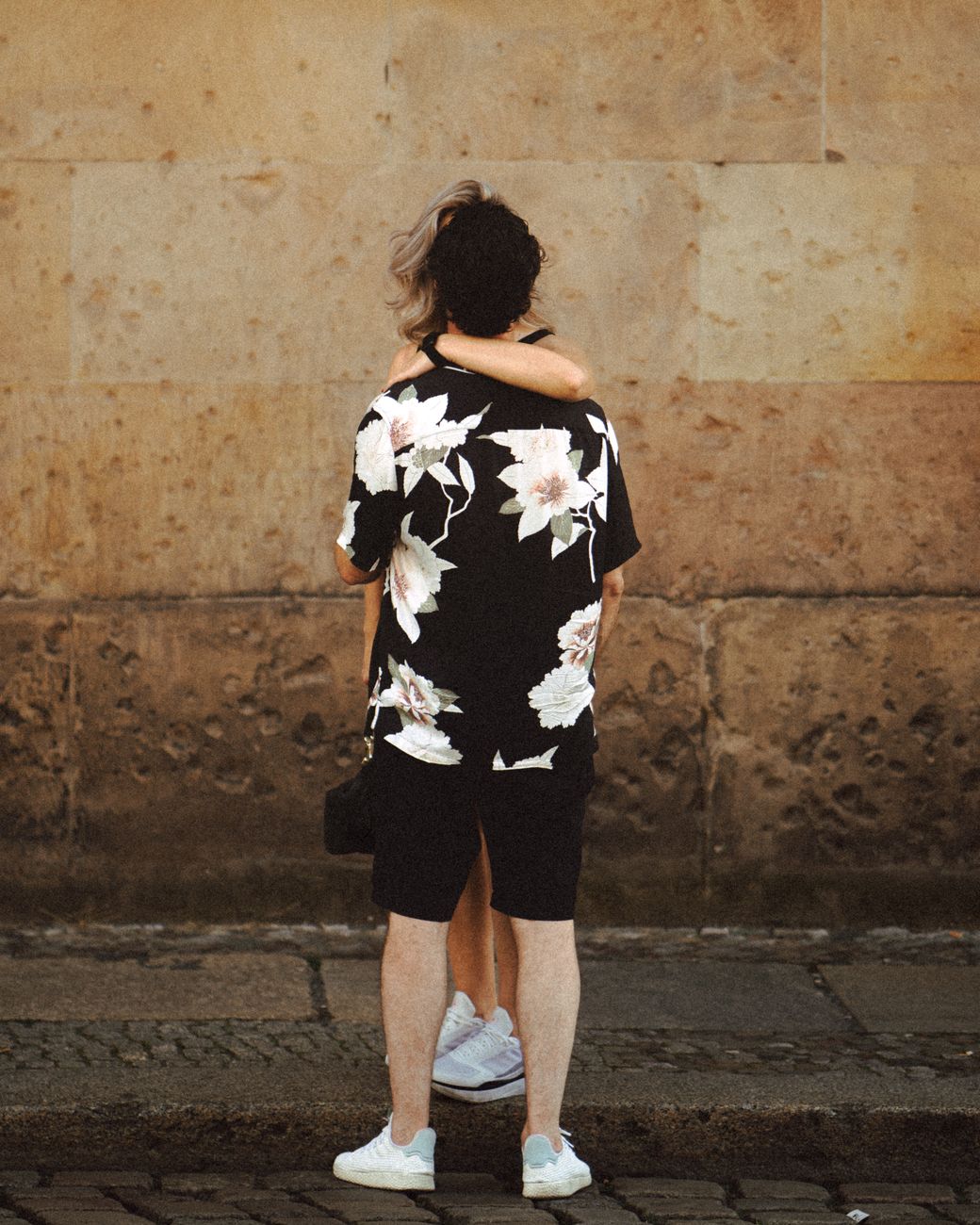 Read more about the article Meine wilde Nachbarschaft: Nackt im Labyrinthgarten gefickt